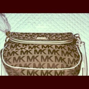 Micheal Kors Cross body handbag.